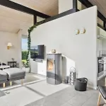 別荘 4 Bedroom Stunning In