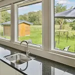 4 Bedroom Stunning In 別荘 Knebel