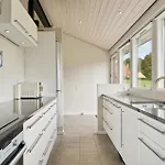 4 Bedroom Stunning In * Knebel
