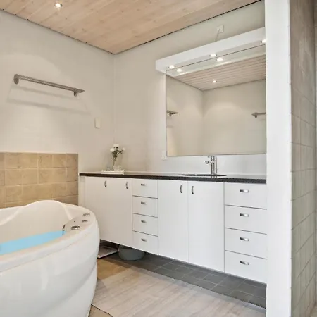 4 Bedroom Stunning In *