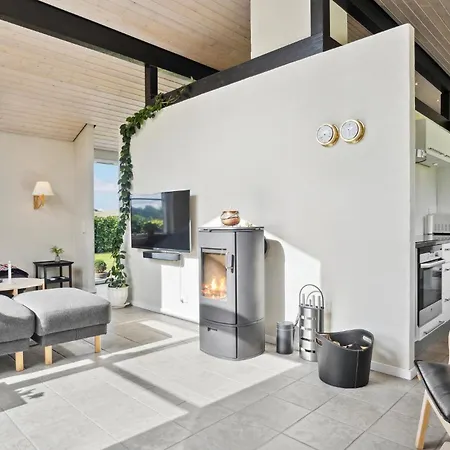 Feriehus 4 Bedroom Stunning In