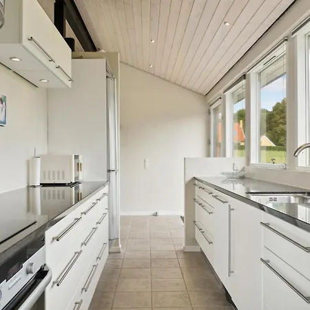 4 Bedroom Stunning In * Knebel