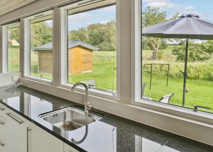 4 Bedroom Stunning In Feriehus Knebel