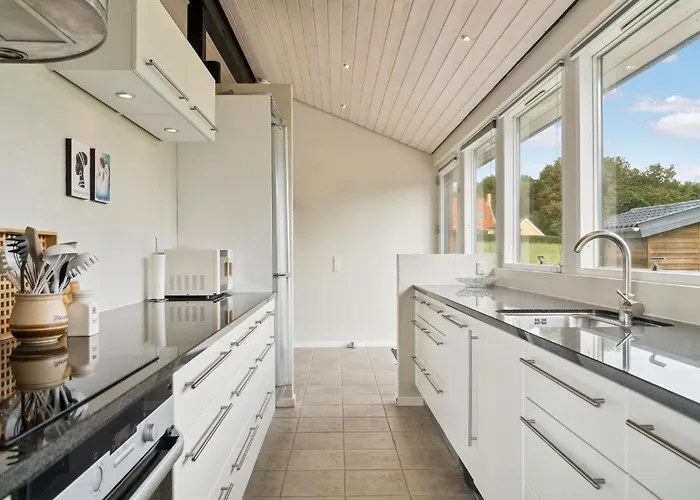 4 Bedroom Stunning In * Knebel