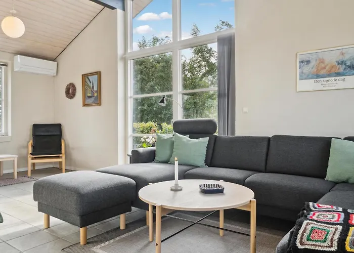 Feriehus 4 Bedroom Stunning In *